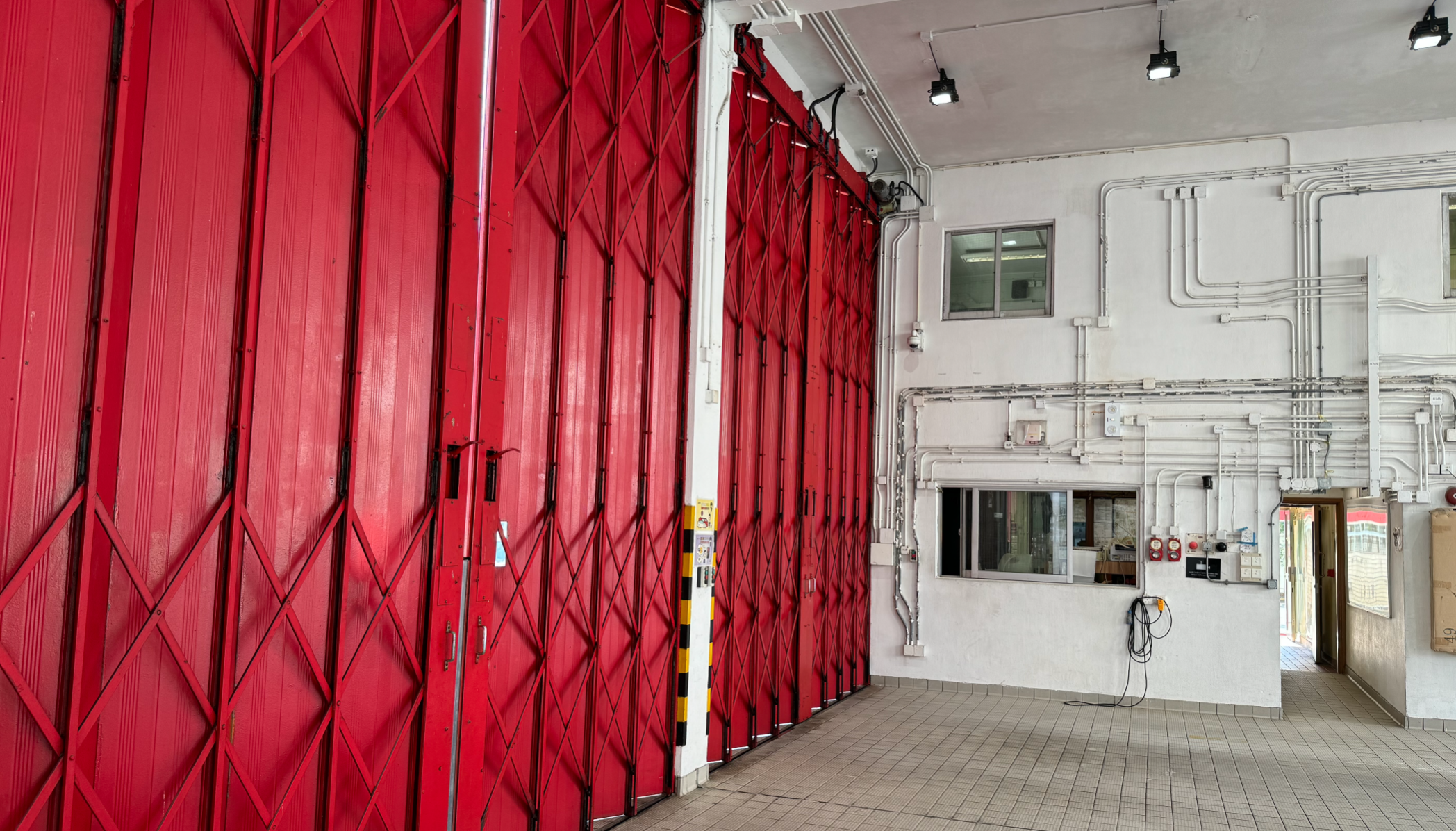 Photo_Size_Layout04_Folding_Gates_and_Roller_Shutters__2