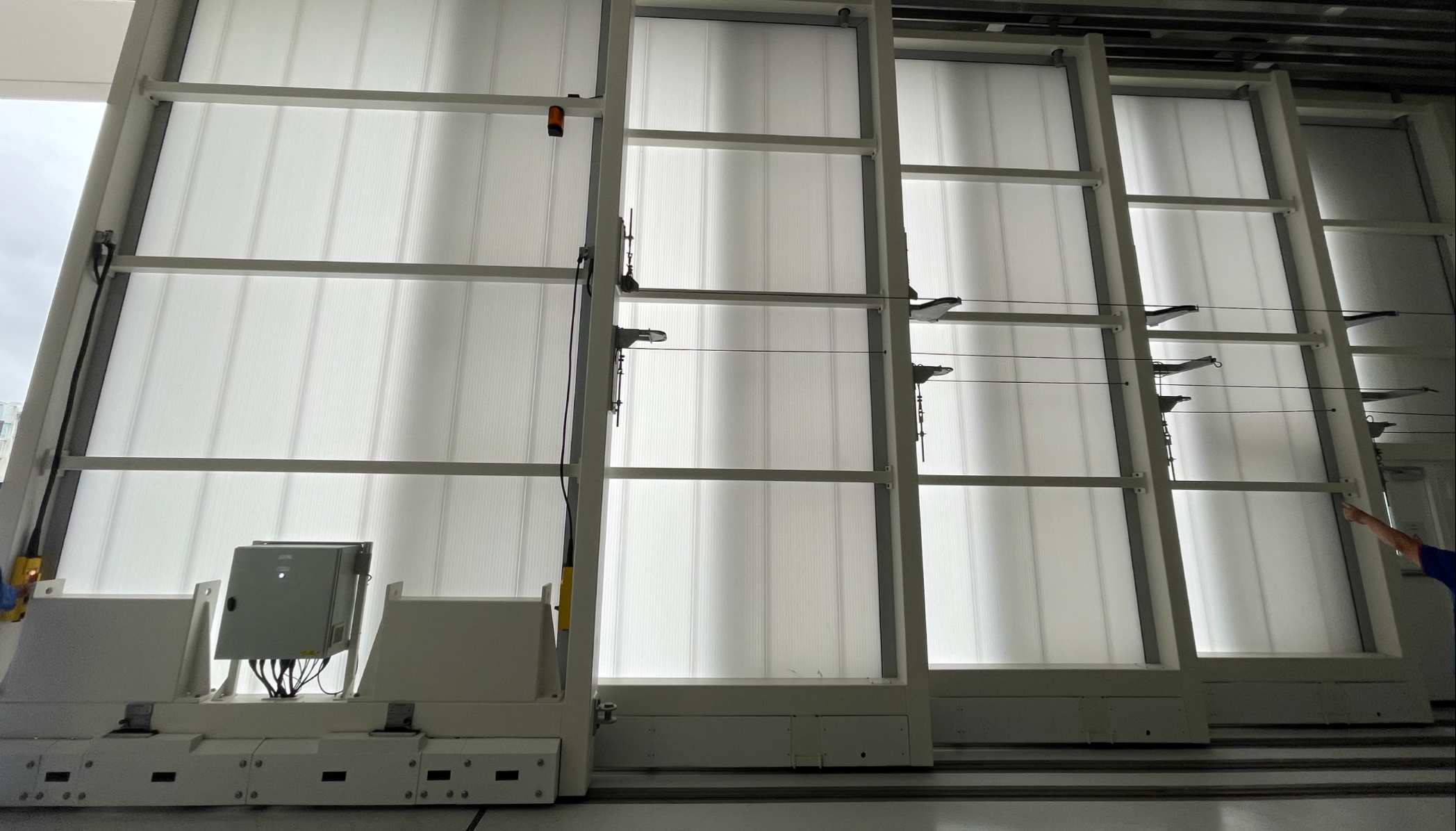 Photo_Size_Layout04_Folding_Gates_and_Roller_Shutters__1